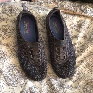 Sketchers memory foam shoes never worn